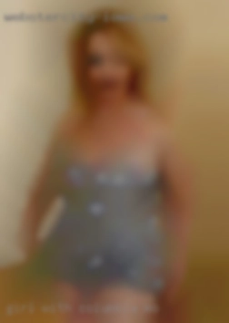 Girl with  extra meat on   her in Columbia, MO  bones.