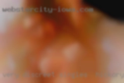Very discreet singles in Hickory that and open minded.